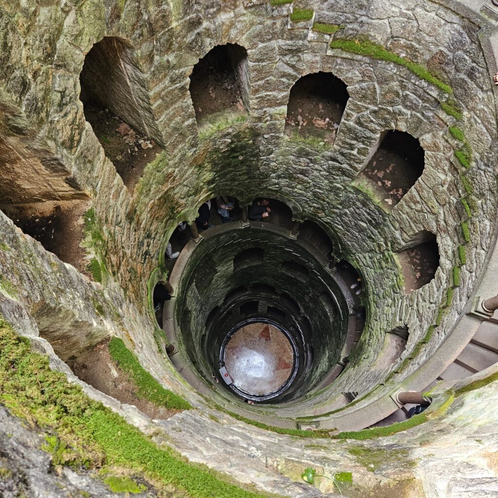 The Travel Tip Sintra-Quinta-da-Regaleira-Initiation Well